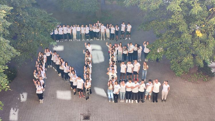 Fehér pólóban az iskolai bántalmazás ellen