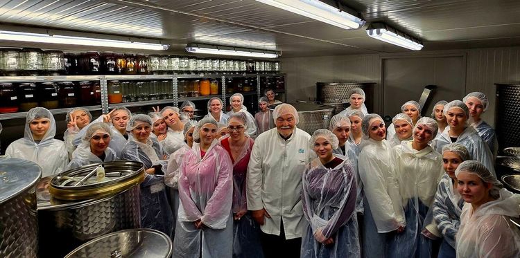 Az Ilcsi "boszorkánykonyháján" jártak a kozmetikus tanulóink