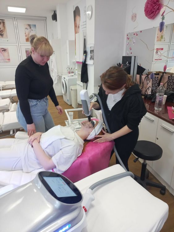 Szakmai bemutató kozmetikus tanulóknak