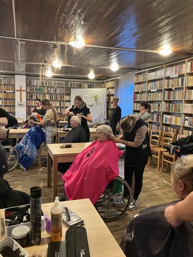 Szakmájukkal segítenek II.